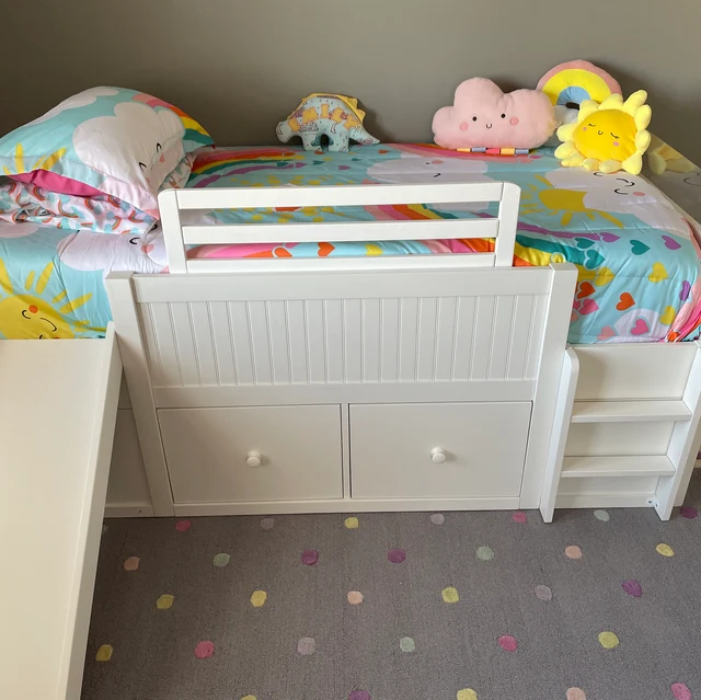 Minimalist wooden toddler bed rail